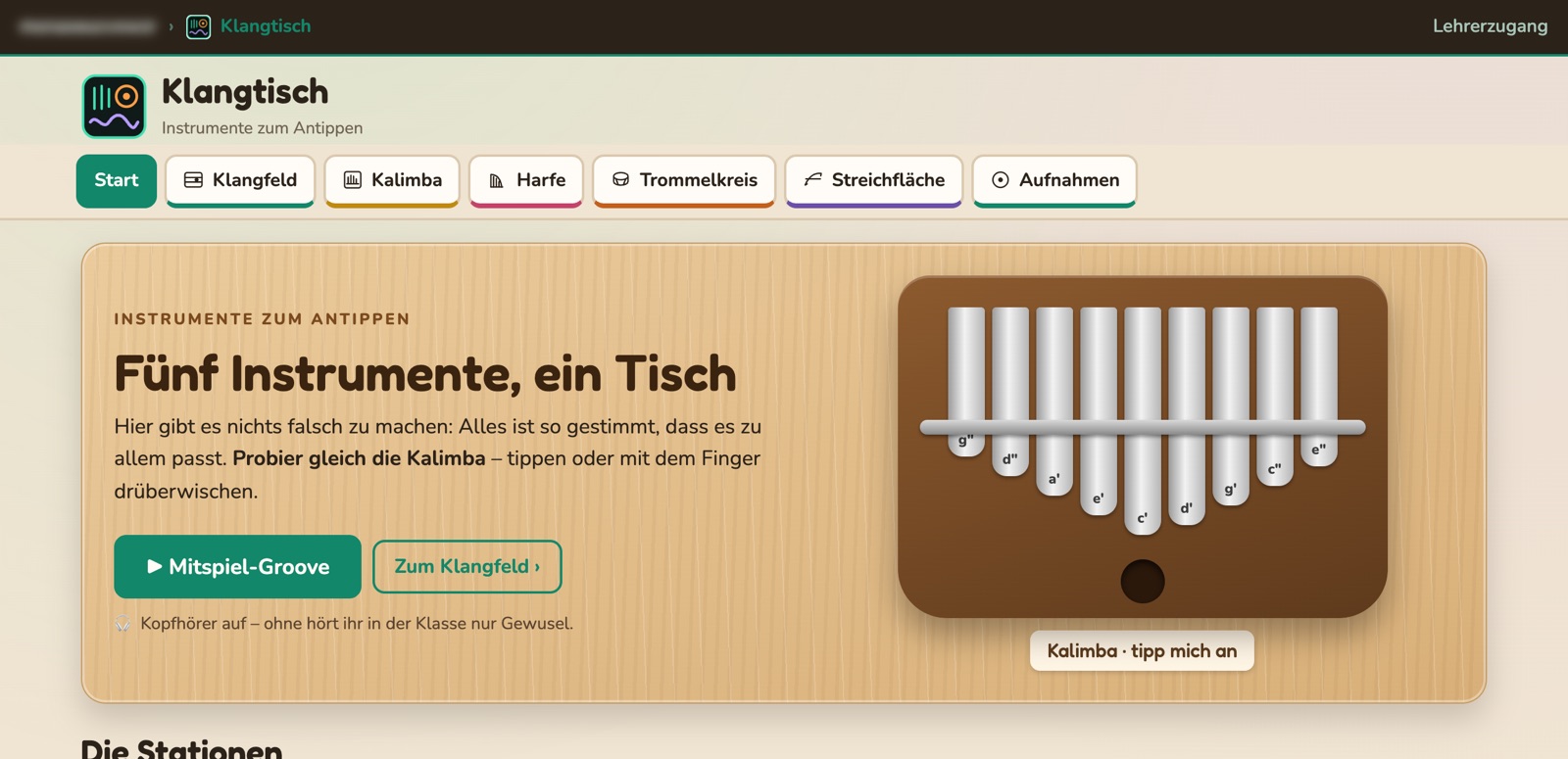 Modul Klangtisch mit einer Kalimba zum Antippen